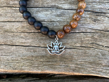 Bracelet élastique en bois Wengé, onyx mat et breloque Lotus Bouddha