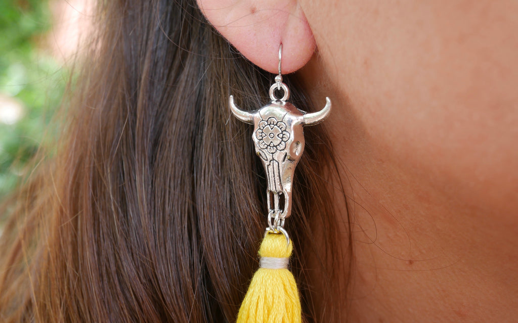 Boucles d'oreilles bohèmes tête de Buffle et pompons