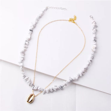Collier en coquillage Cauri et perles en Howlite blanche