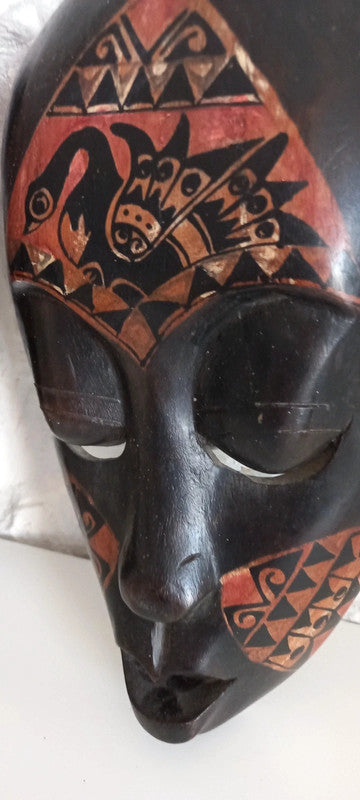 Masque ancien en bois artisanat Lombok Indonésie